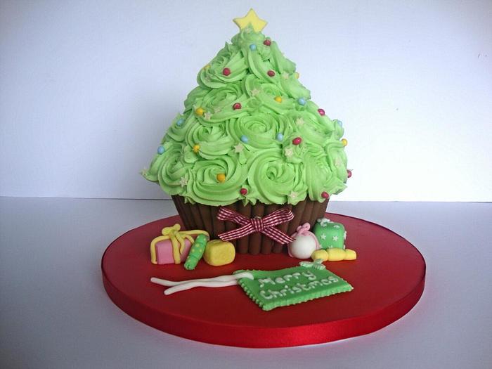 First Christmas cake designed