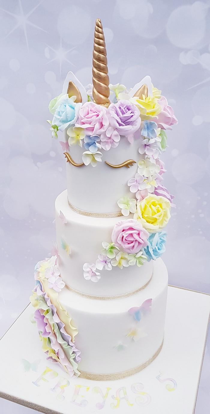 A pretty unicorn cake 