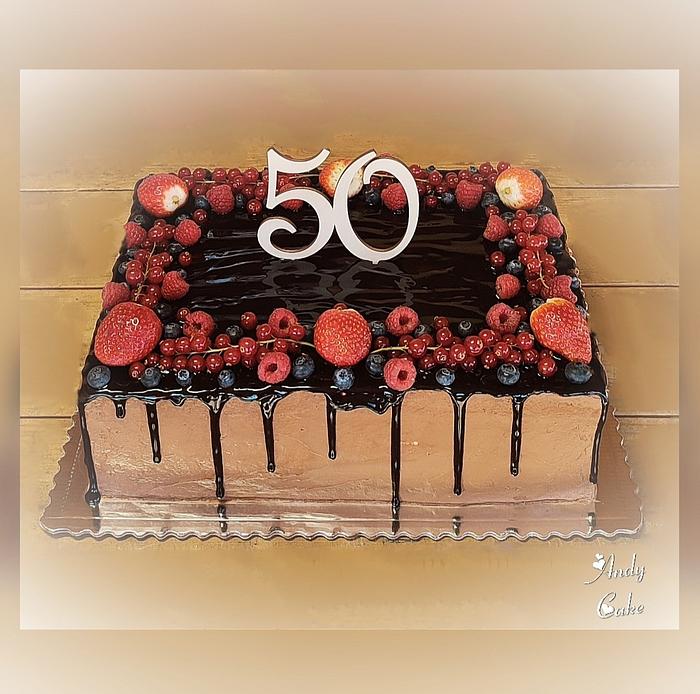 Chocolate cake with fresh fruits 