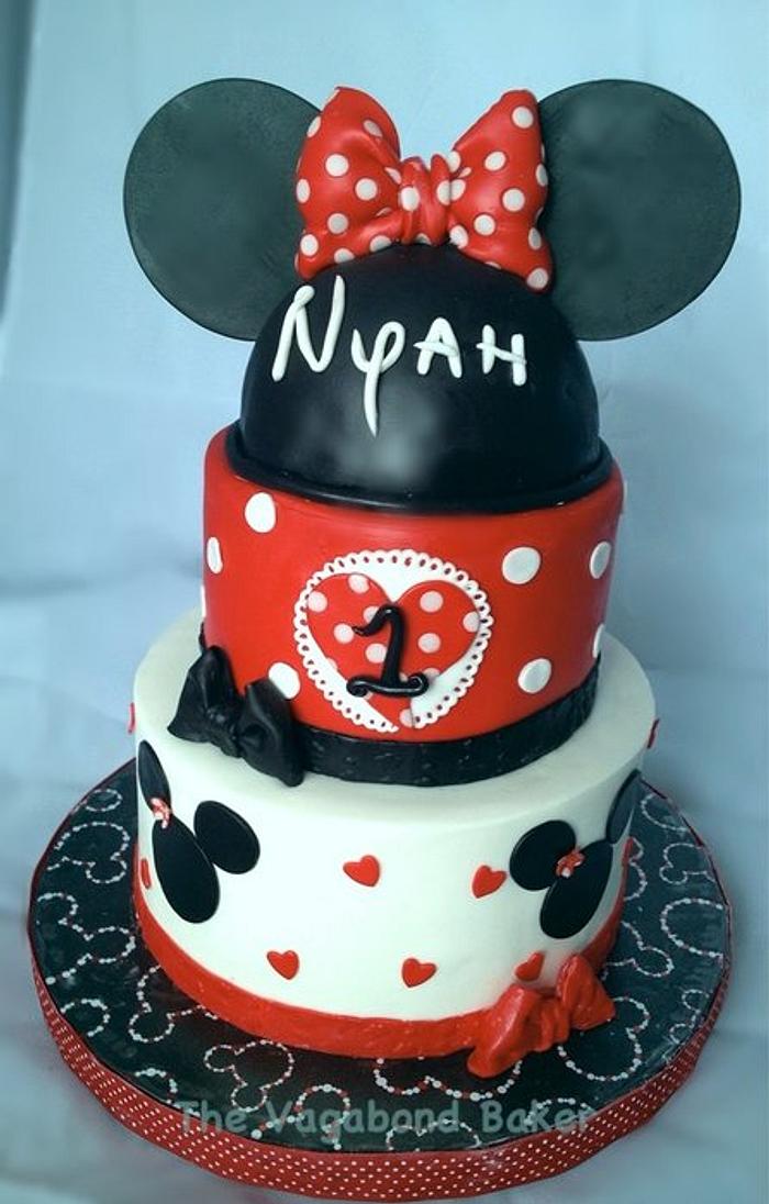 Minnie Mouse birthday cake, cookies and cake pops