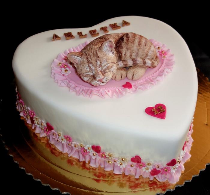 Cake with a kitten
