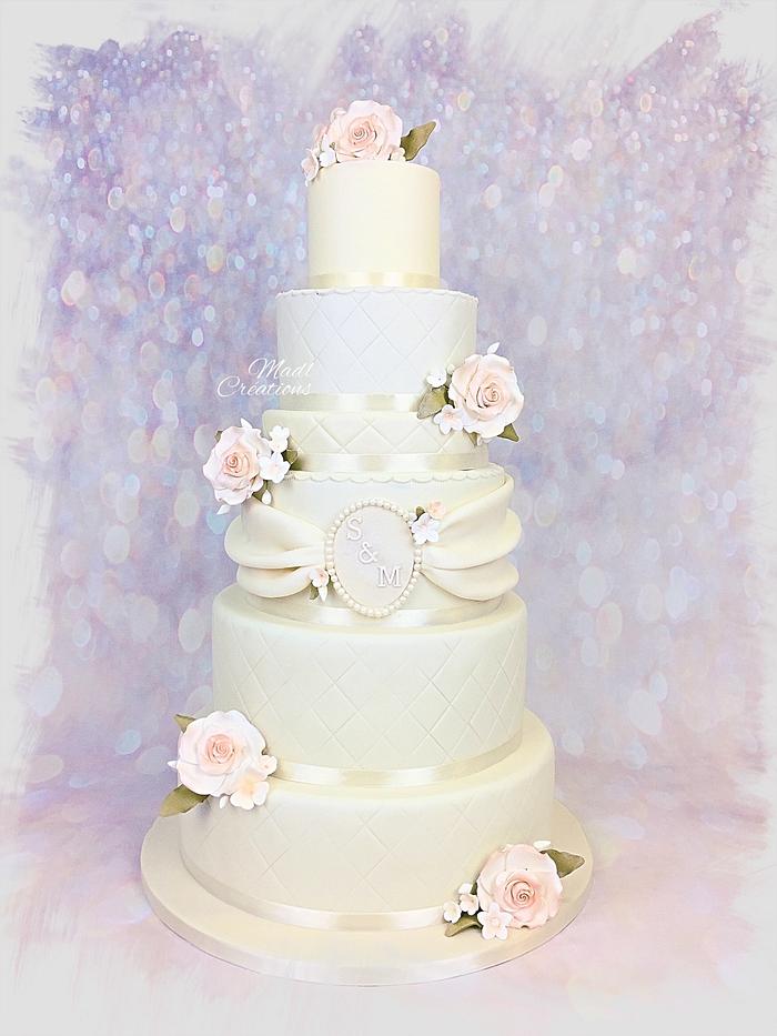 Wedding cake romantic