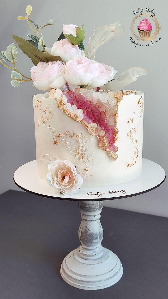 Geode flower cake - Decorated Cake by Emily's Bakery - CakesDecor