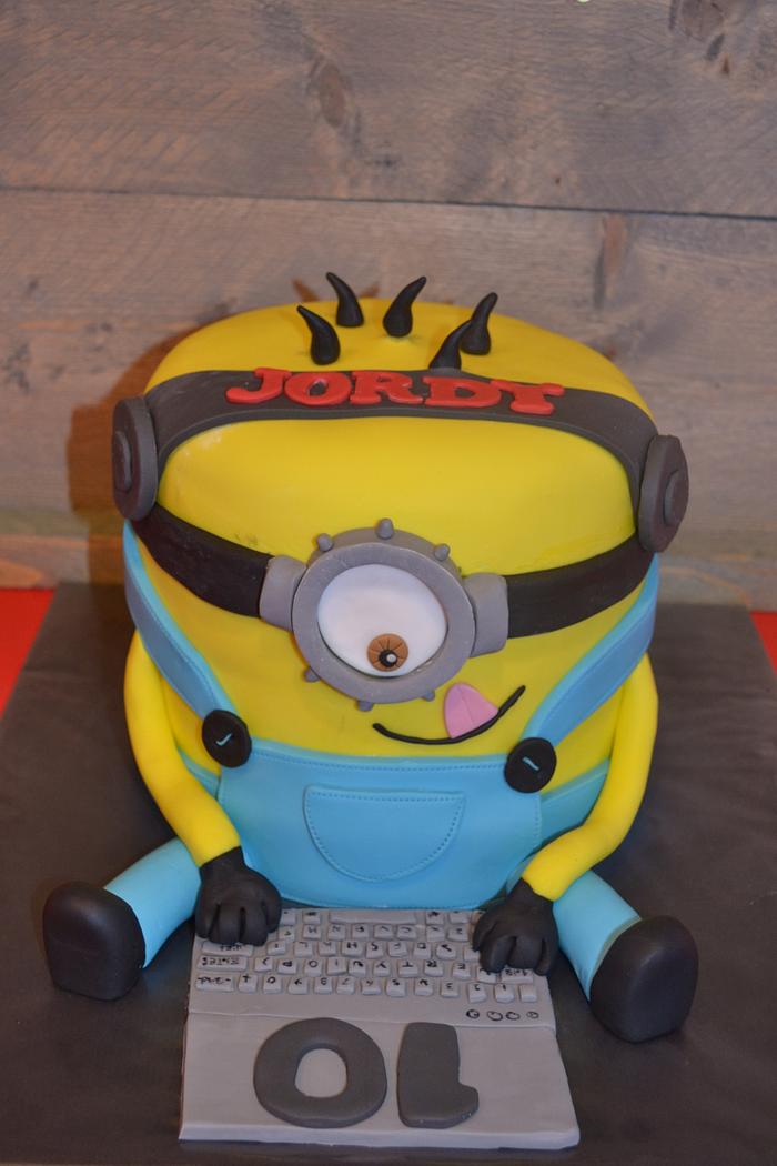 Disguised Minion Cake (From Despicable Me 2) | Little Hill Cakes
