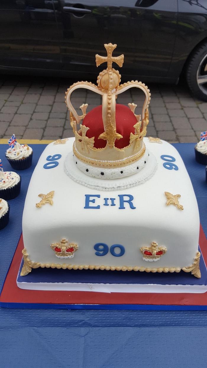 Queens 90th Birthday Celebration Cake