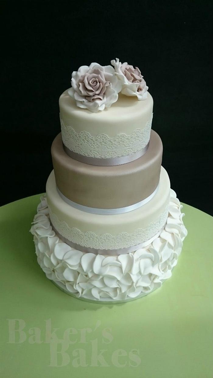 Lace and Roses Wedding cake
