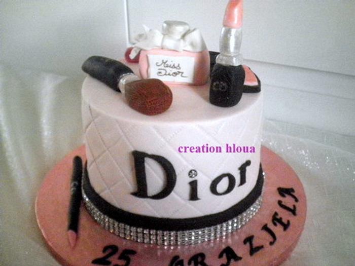 Fondant Dior shopping bag cake with sugar flowers #bagscake Fondant Dior  shopping bag cake with sugar … | Chanel cake, 40th birthday cakes,  Beautiful birthday cakes