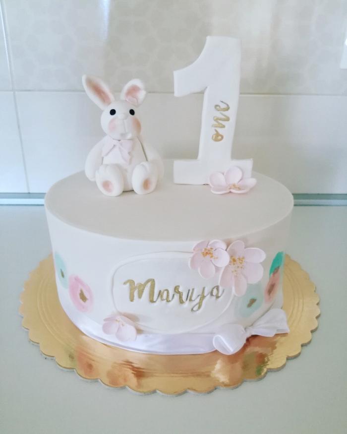 Cute bunny cake
