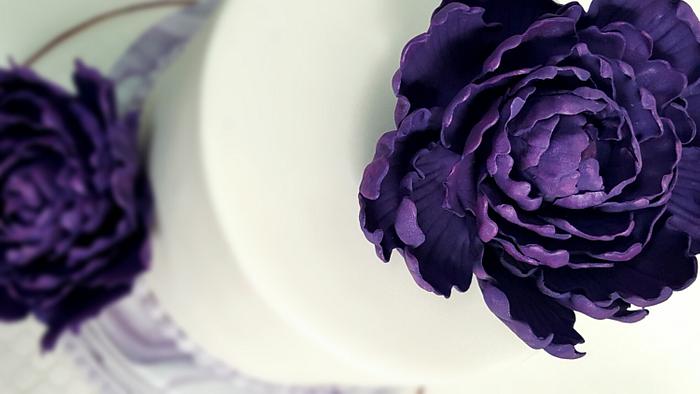 Purple peonies and marble effect wedding cake