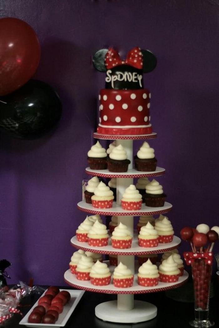 Minnie Mouse cupcake tower