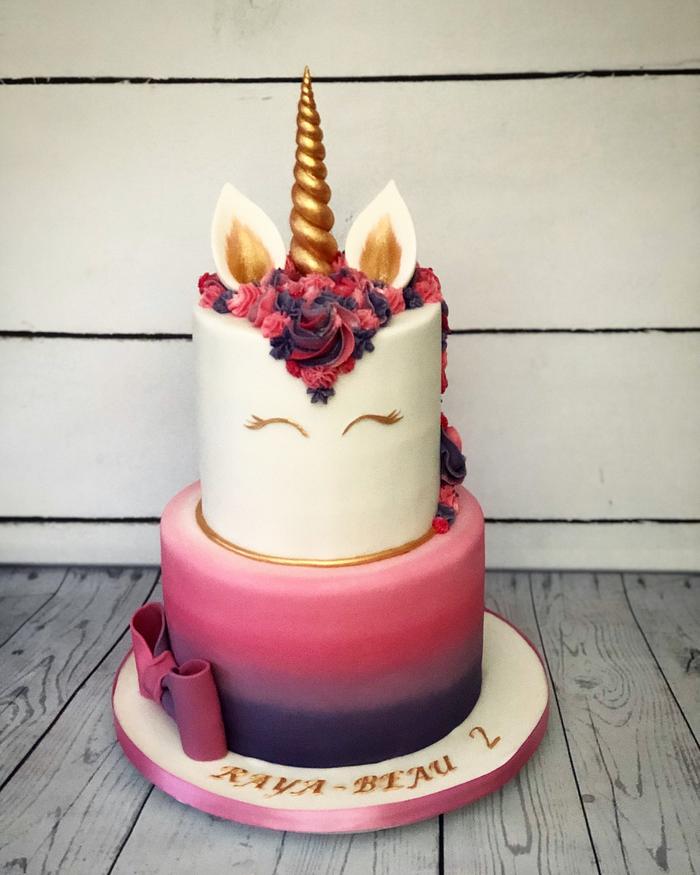 Ombré unicorn cake