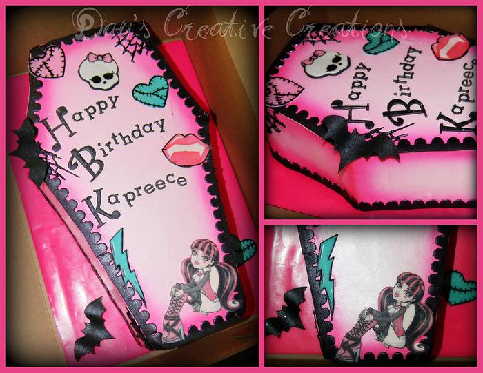 Monster High coffin with Draculaura