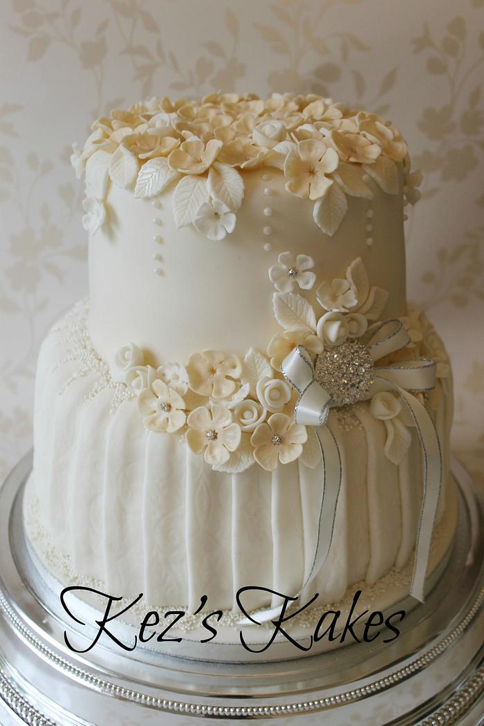 Simply pretty ivory and champagne wedding cake