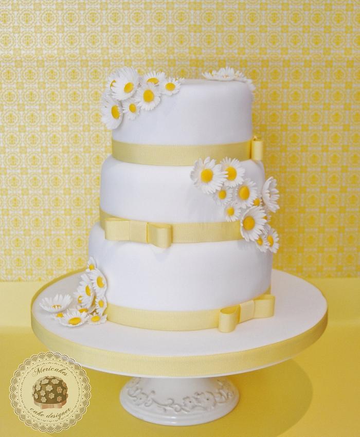 Sweet Daisy wedding cake  