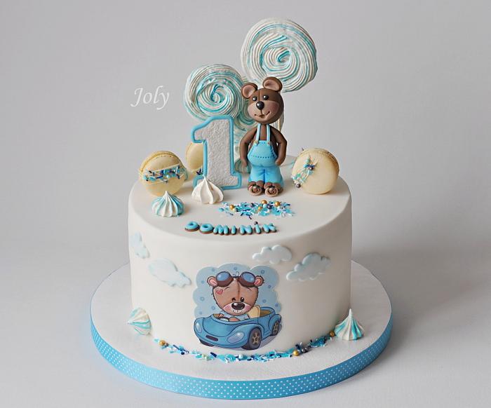 Cake with a bear 