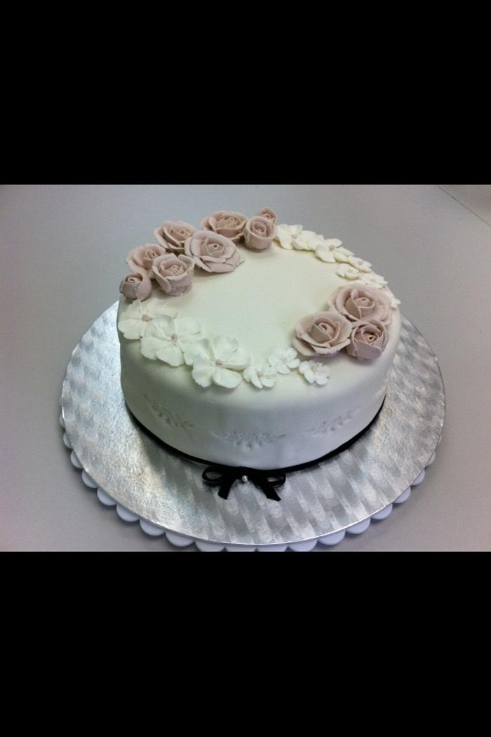 Royal icing rose cake