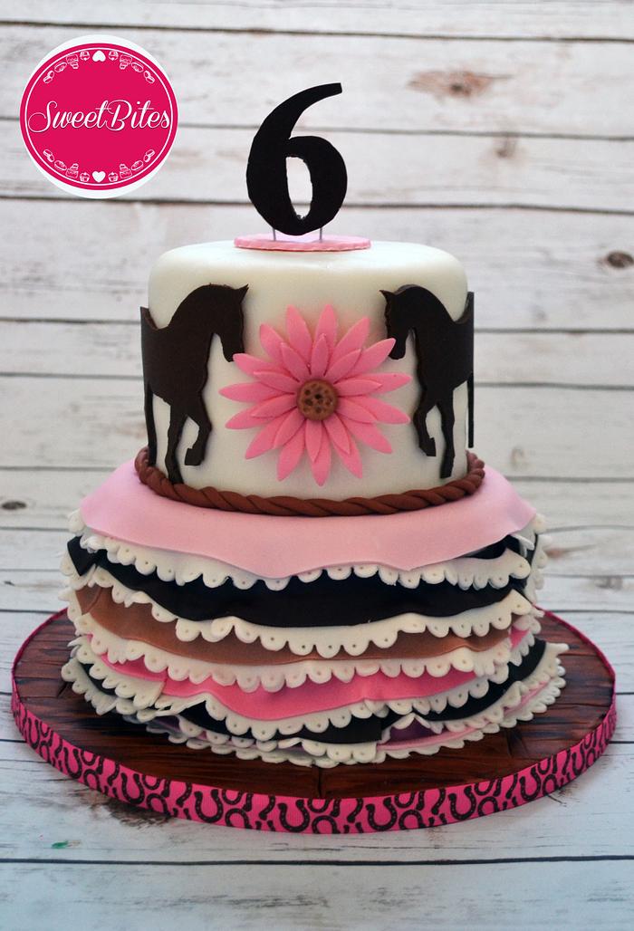 Country girl cake - Decorated Cake by Sweetbitesshoppe - CakesDecor