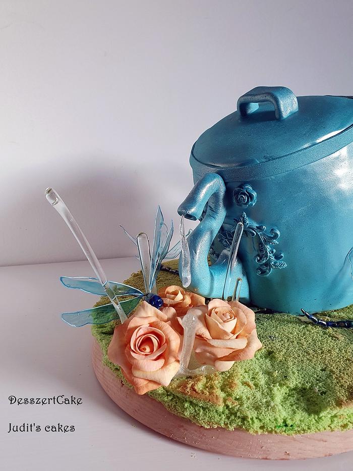 Wateringcan cake with dragonfly and roses