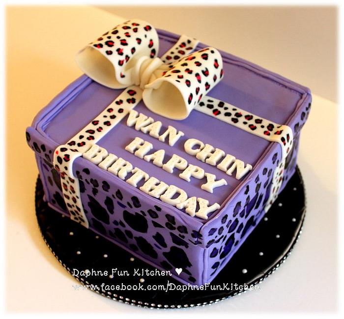 Purple leopard gift box cake