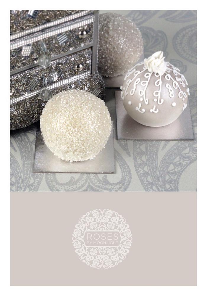 Pale silver & gold sphere cakes 