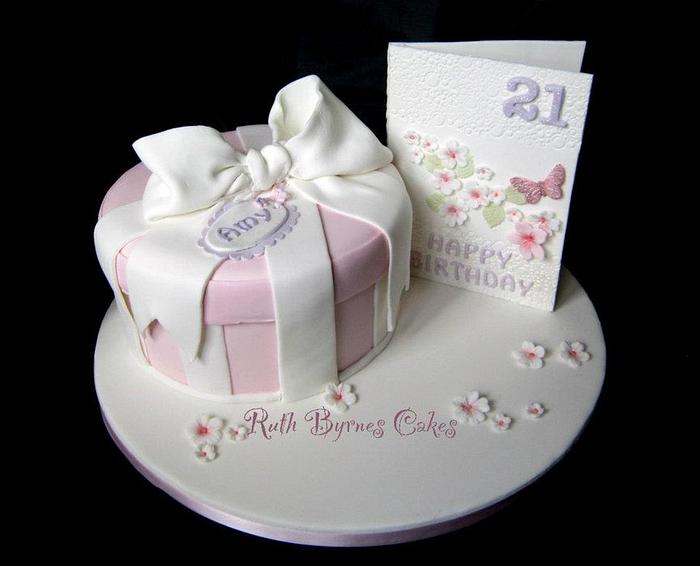 Giftbox & birthday card cake