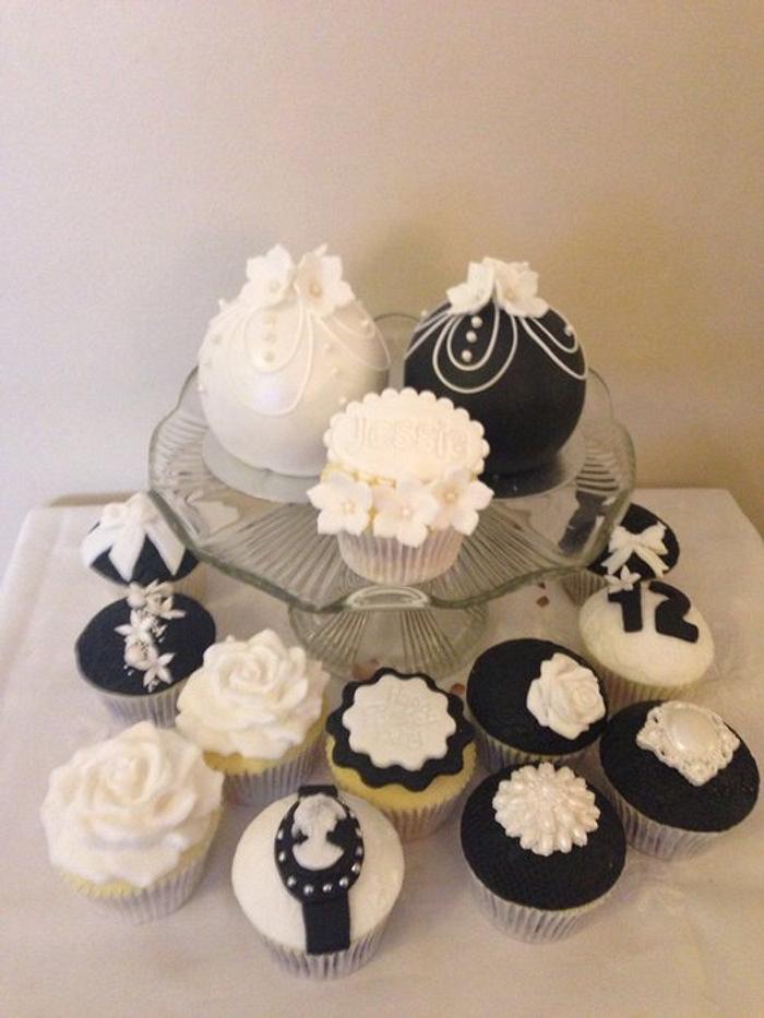 Black and white vintage cakes 