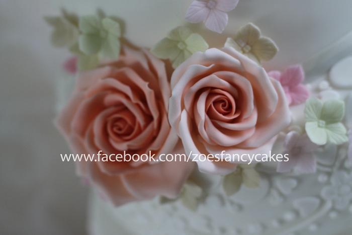 Wedding cake and roses