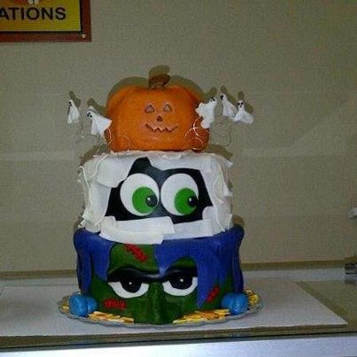 Halloween Cake with real edible Jack-O-Lantern!