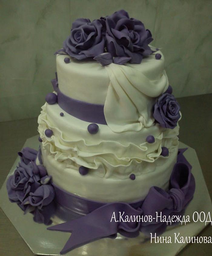 Wedding cake with purple roses