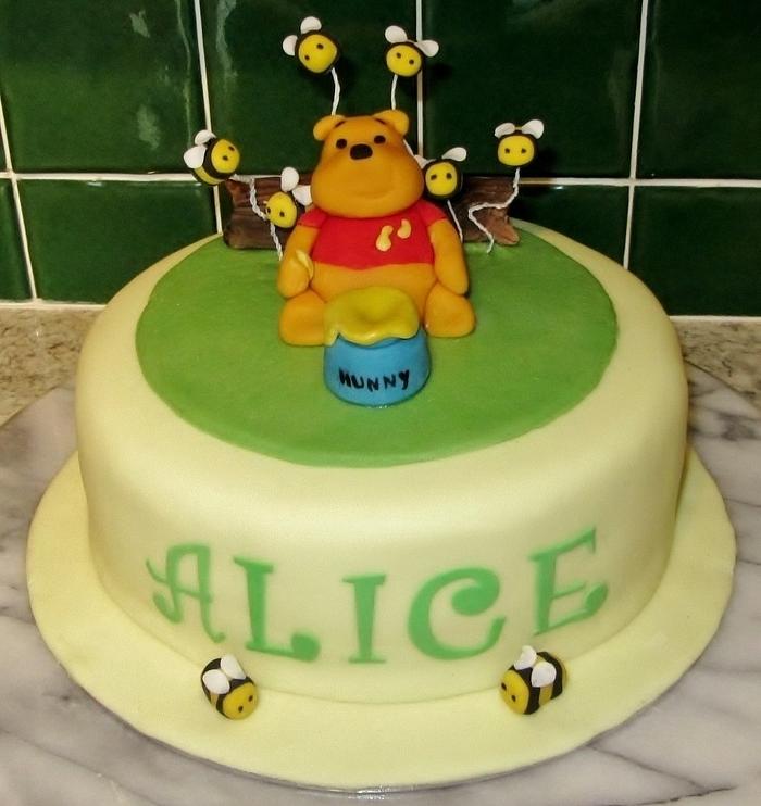 Pooh bear cake