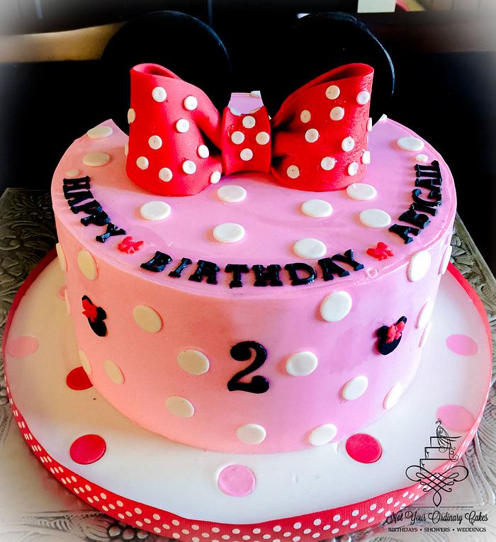 simple minnie mouse inspired cake
