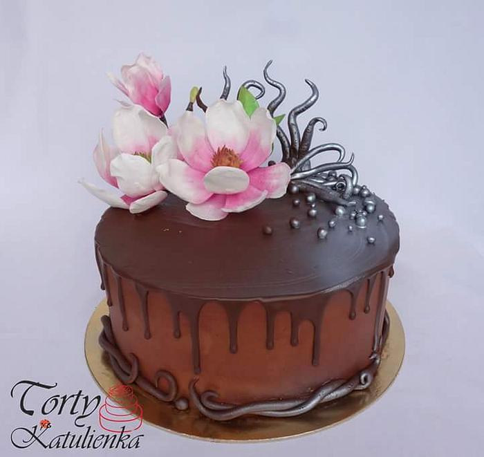 Chocolate cake with Magnolias