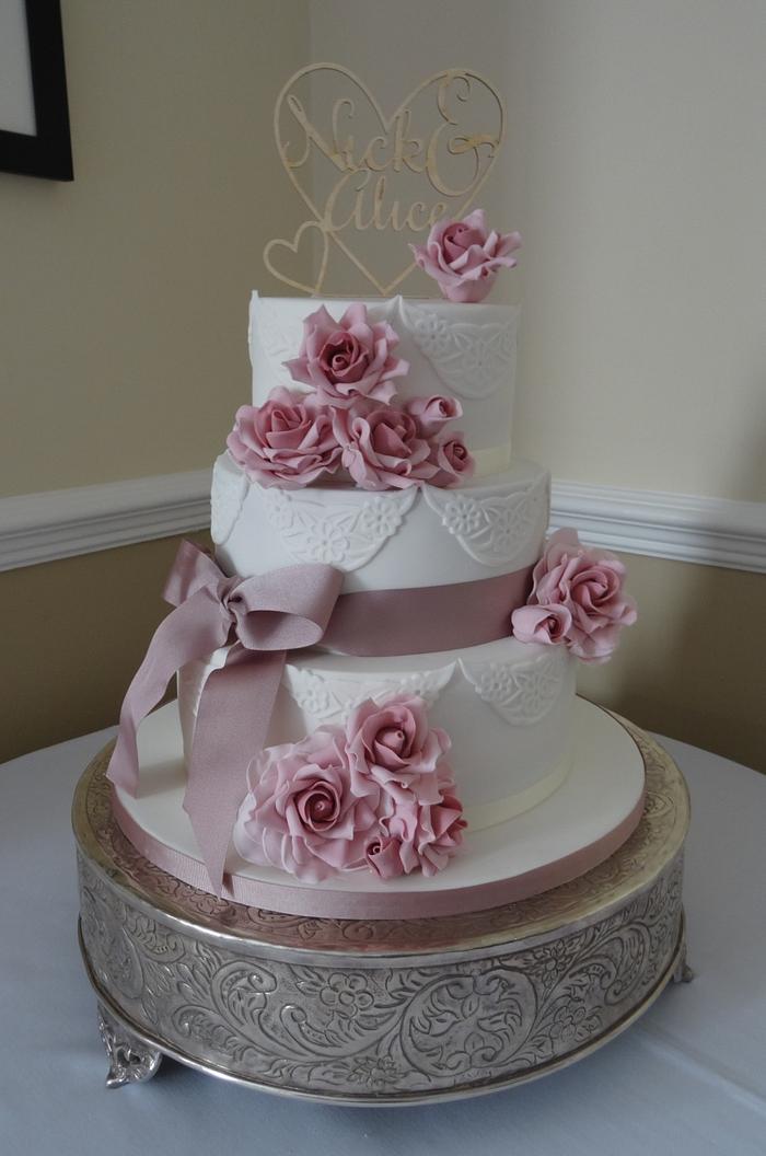 Lace & Roses wedding cake