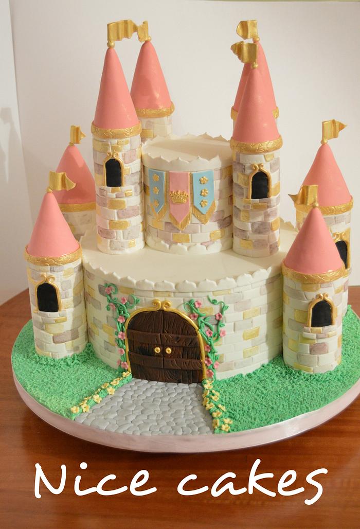Castle Cake by Caking it up - Cake Decorating Tutorials