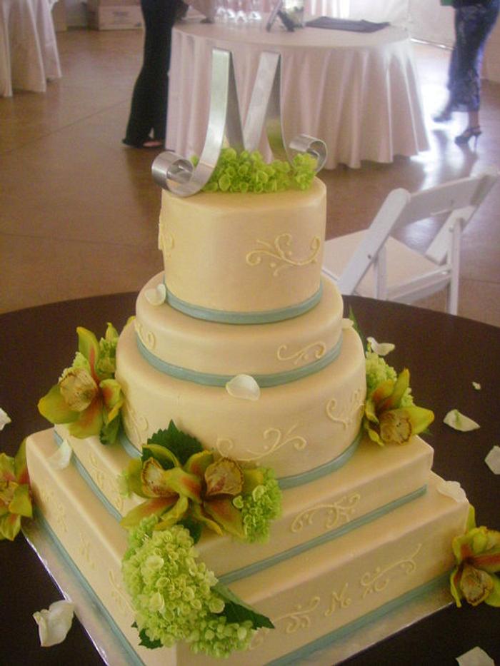 Round and Square Wedding Cake 