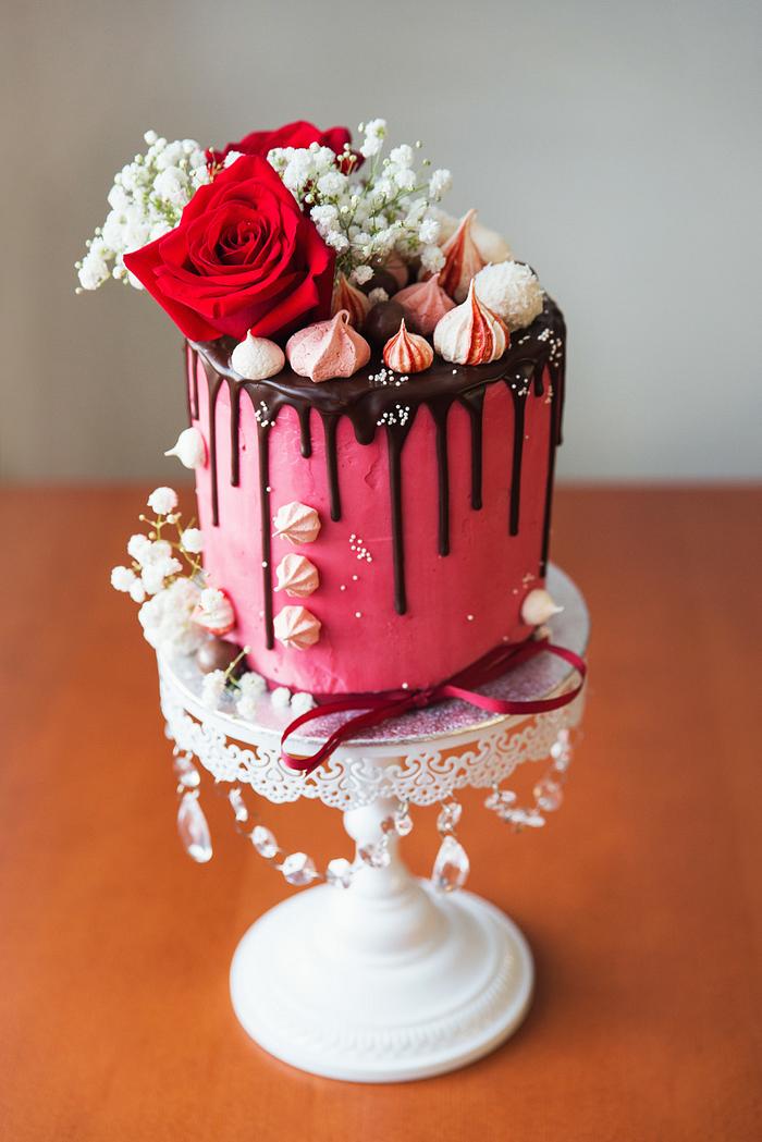 Dripping cake with roses