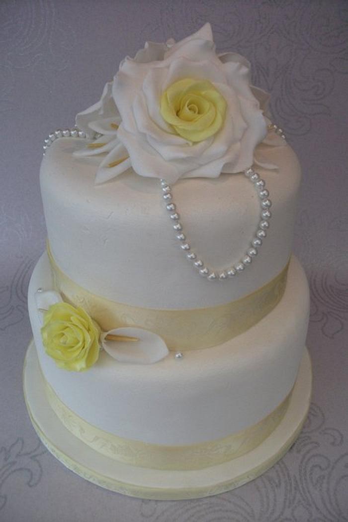 Vintage yellow rose wedding cake