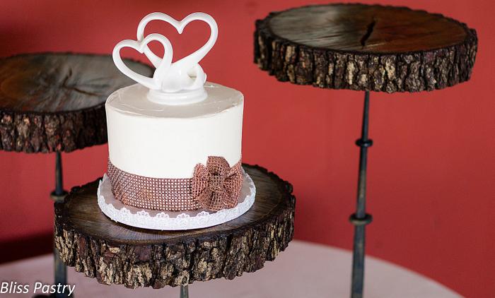 Burlap and Lace Cutting Cake