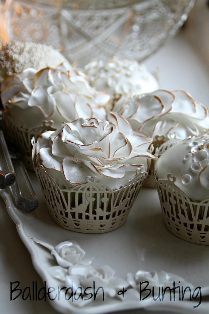 Delicate Wedding Cupcakes