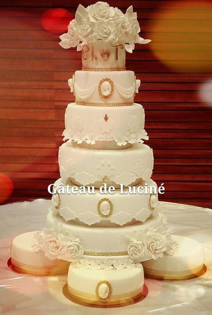 White and gold wedding  cake
