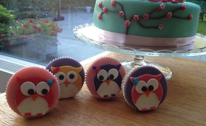 Owl cake and cupcakes
