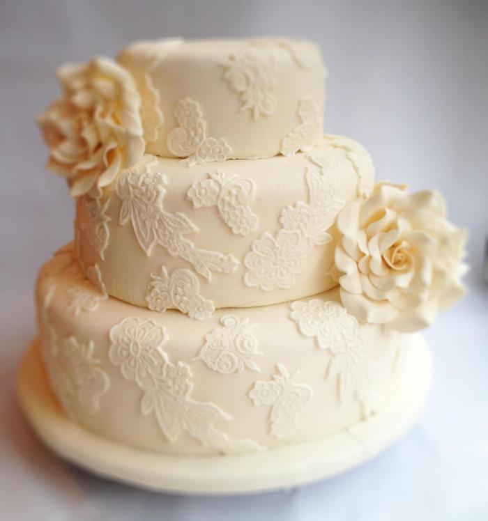 Vintage rose wedding cake