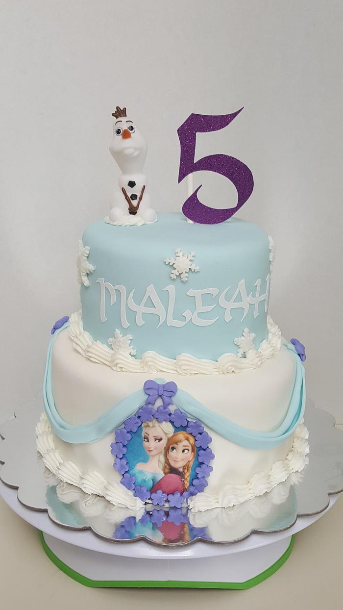 Frozen cake with olaf