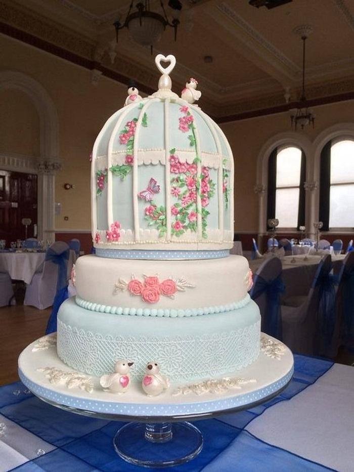 Vintage birdcage wedding cake 