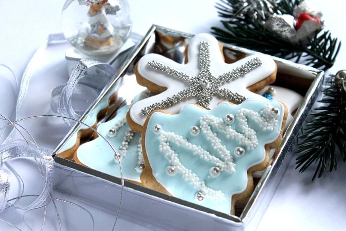 Christmas cookies in blue and white