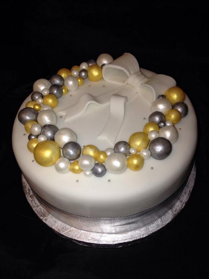 Bauble Cake