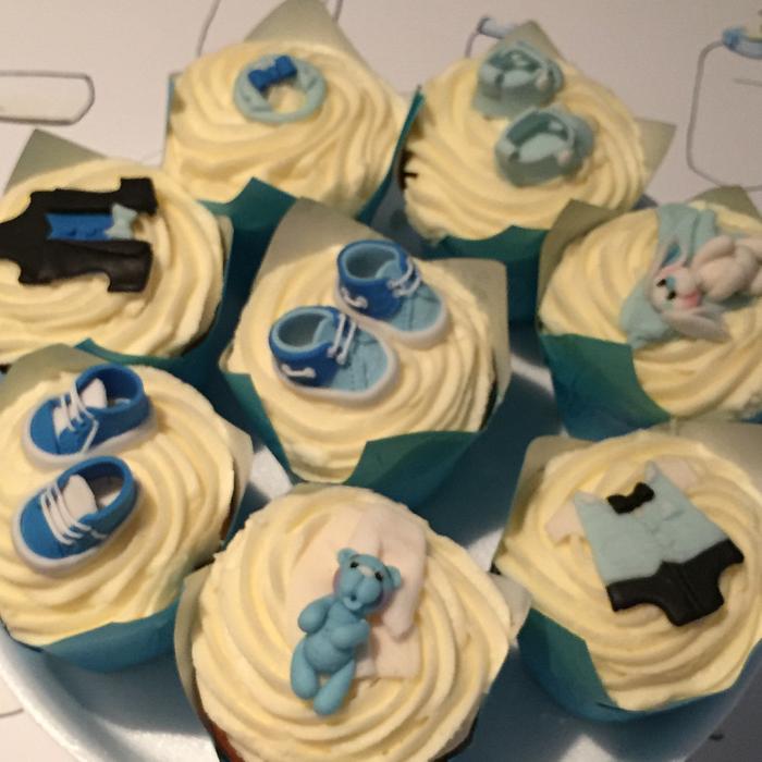 Baby shower cupcakes 