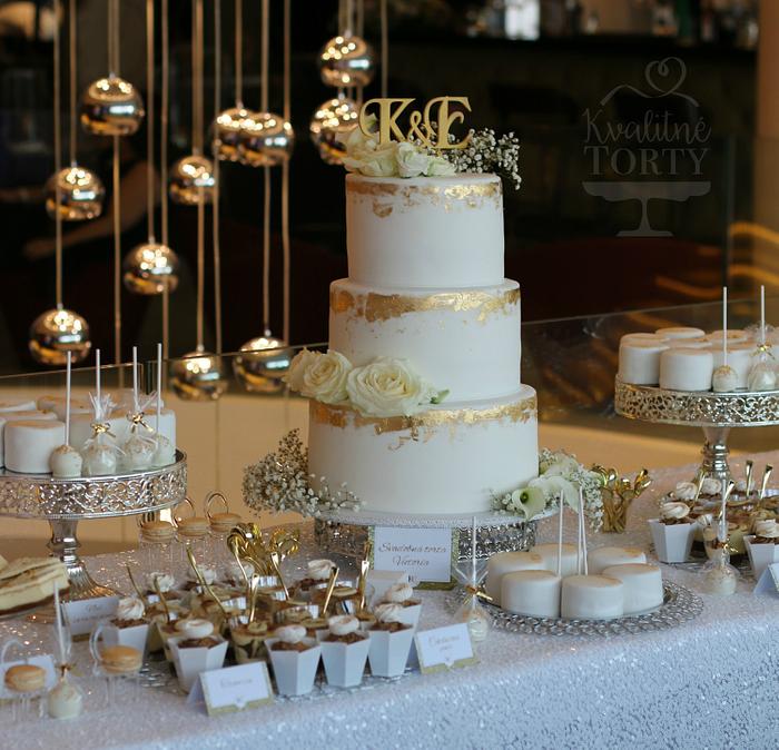 Luxury wedding dessert table : 