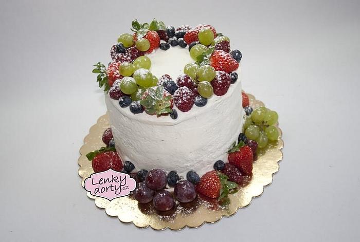  Fruit cake with whipped cream