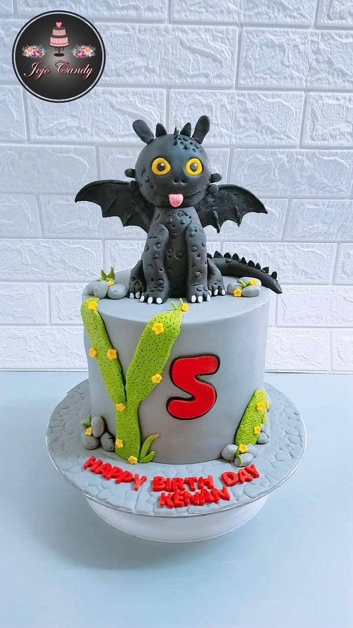Toothless dragon cake